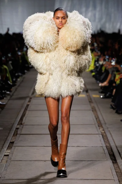 Look 4